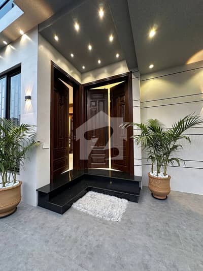 10 Marla Well Maintained Used House For Sale Prime Location Bahria Town Lahore 10 Marla Well Maintained Used House For Sale Prime Location Bahria Town Lahore