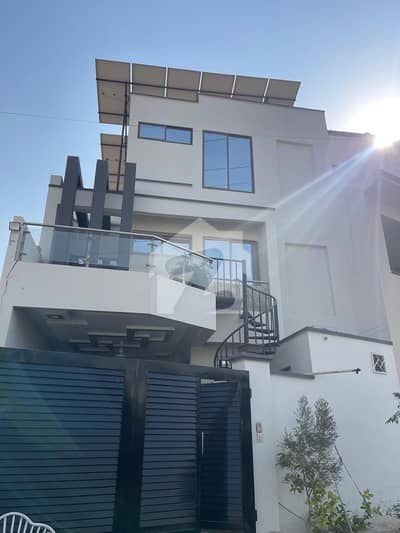 Beautiful 5 Marla House Triple Story Q Block Wapda Town Front Garden.