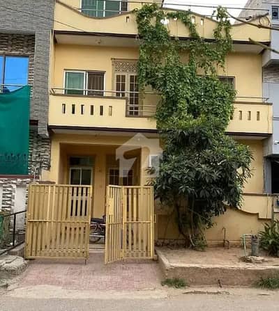 3 Story 25*40 Sun face full basemnt investor Rate House G-13/4