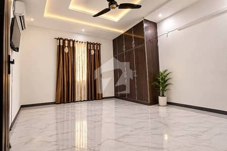 400 Yard Upper Portion 3 Bed DD Kitchen With Roof Separate Entrance Near Aohs Dohs National Stadium Aga Khan Hospital Reasonabale Rent