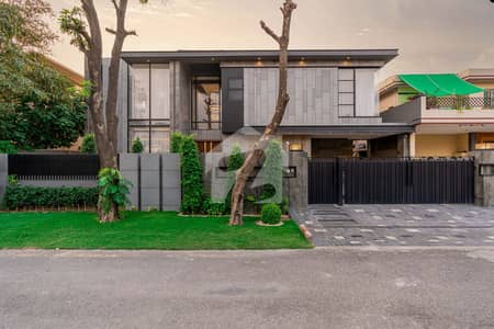 ANW REAL ESTATE PROUDLY OFFERS: 1 KANAL ELEGANT AND FULLY MAINTAINED SUPER HOT LOCATED BUNGALOW IS AVAILABLE IN THE BEST BLOCK OF DHA PHASE 7 - LAHORE.