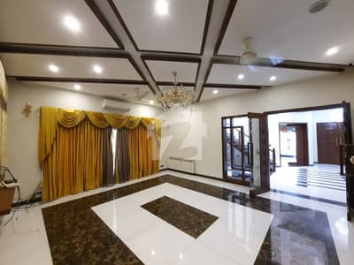 DHA Phase 3 Very Luxurious 1 Kanal House