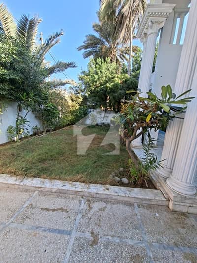 A Spacious Prime Location 500 Square Yards House In DHA Phase 5