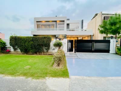 1 Kanal Slightly Used Full Basement Bungalow Available For Sale Near Park And Raya Commercial