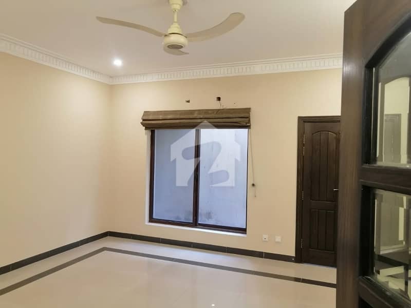 F-10, 6 Bedrooms House F-10, 6 Bedrooms House