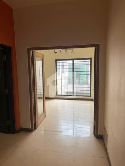 Very Well Maintained 10 Marla House On Main Boulevard Road For Sale