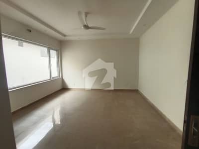1 KANAL BRAND NEW UPPER PORTION AVAILABLE FOR RENT IN DHA PHASE 2