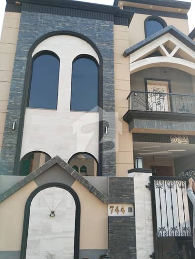 A Prime Location 5 Marla Upper Portion In Lahore Is On The Market For rent A Prime Location 5 Marla Upper Portion In Lahore Is On The Market For rent