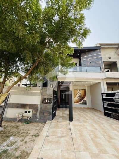 Outstanding 10 Marla Corner Luxury House for Sale in Royal Orchard Multan A Masterpiece of Luxury | Prime Corner Location | Park-Facing Views Outstanding 10 Marla Corner Luxury House for Sale in Royal Orchard Multan A Masterpiece of Luxury | Prime Corner Location | Park-Facing Views