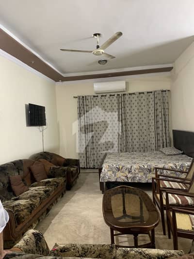 طارق گارڈنز ۔ بلاک ای طارق گارڈنز,لاہور میں 5 کمروں کا 10 مرلہ مکان 1.7 لاکھ میں کرایہ پر دستیاب ہے۔