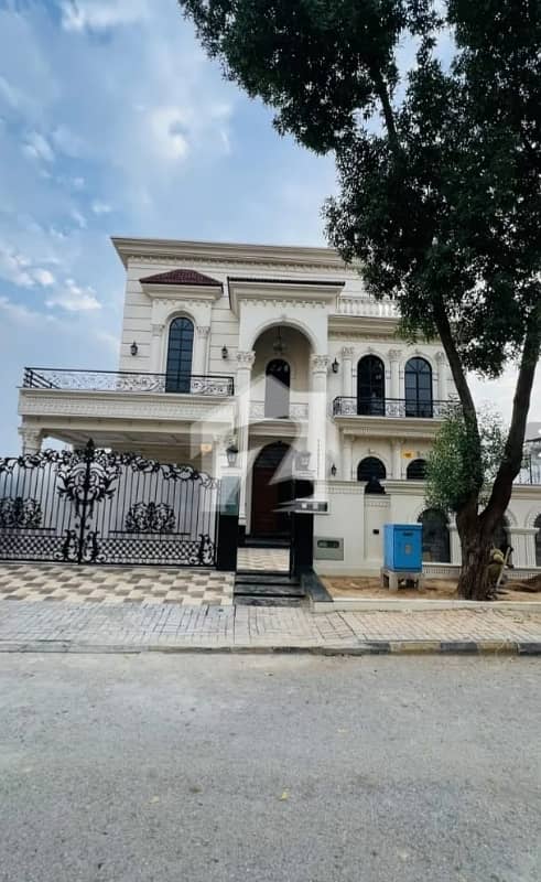 ٹاپ سٹی 1 اسلام آباد میں 6 کمروں کا 1 کنال مکان 10.5 کروڑ میں برائے فروخت۔ ٹاپ سٹی 1 اسلام آباد میں 6 کمروں کا 1 کنال مکان 10.5 کروڑ میں برائے فروخت۔