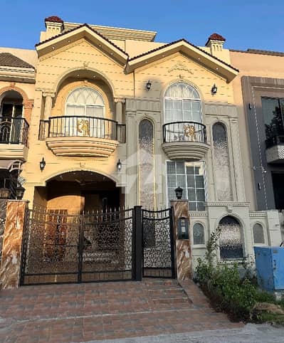 Highly-coveted Prime Location 5 Marla House Is Available In Citi Housing Society For sale