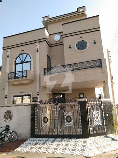 5 MARLA ELEGANT AND FULLY MAINTAINED 4 YEARS OLD BUNGALOW IS AVAILABLE IN THE BEST BLOCK OF AL RAZIQ GARDEN, LAHORE.