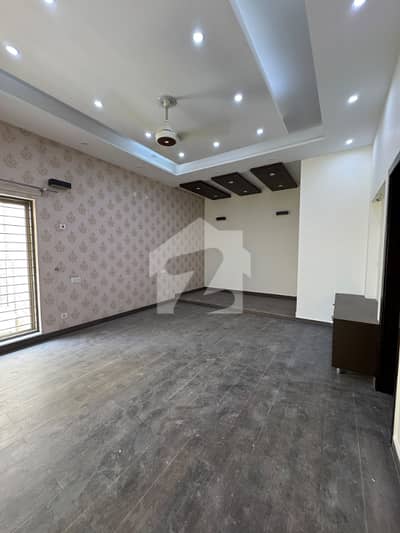 ONE-KANAL UPPER PORTION 2 BEDS AVAILABLE FOR RENT