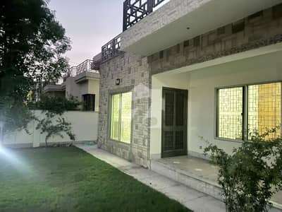 One Kanal Used Modern Design Bungalow For Sale At Prime Location Of DHA Lahore Near To Park Masjid & Commercial Market.