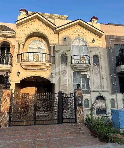 سٹی ہاؤسنگ سوسائٹی گوجرانوالہ میں 4 کمروں کا 5 مرلہ مکان 2.6 کروڑ میں برائے فروخت۔