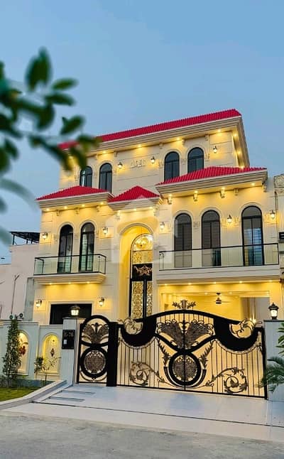 A Prime Location 10 Marla House In Citi Housing Society Is On The Market For sale