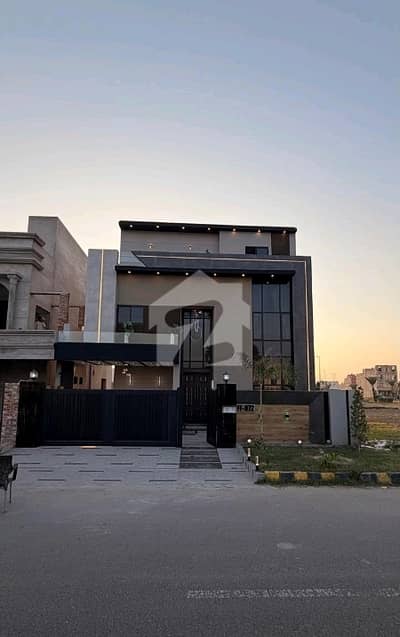 سٹی ہاؤسنگ سوسائٹی گوجرانوالہ میں 5 کمروں کا 10 مرلہ مکان 4.4 کروڑ میں برائے فروخت۔