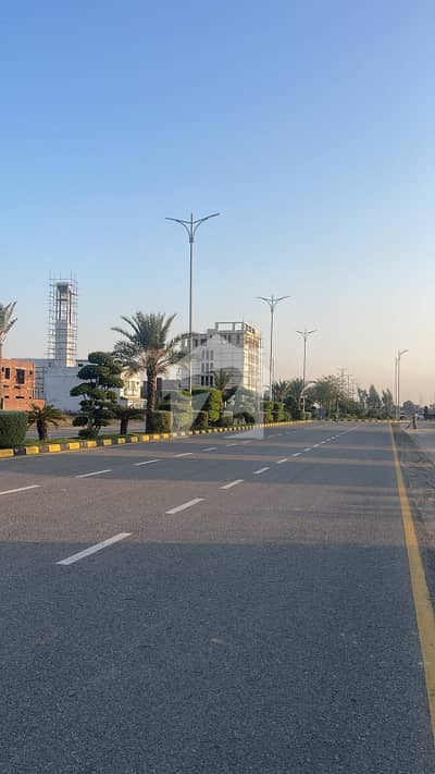 سیالکوٹ موٹروے سٹی وزیر آباد روڈ,سیالکوٹ میں 8 مرلہ رہائشی پلاٹ 68.0 لاکھ میں برائے فروخت۔