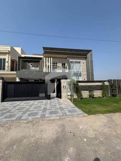 ڈی ایچ اے ڈیفینس ملتان میں 5 کمروں کا 1 کنال مکان 5.9 کروڑ میں برائے فروخت۔ ڈی ایچ اے ڈیفینس ملتان میں 5 کمروں کا 1 کنال مکان 5.9 کروڑ میں برائے فروخت۔