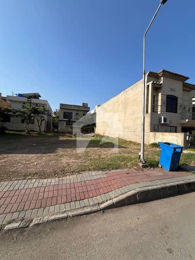 بحریہ ٹاؤن فیز 3 بحریہ ٹاؤن راولپنڈی,راولپنڈی میں 10 مرلہ رہائشی پلاٹ 3.0 کروڑ میں برائے فروخت۔
