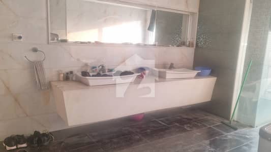 DHA phase 4 Gg block 1 kanal house 5 bed far sale available DHA phase 4 Gg block 1 kanal house 5 bed far sale available