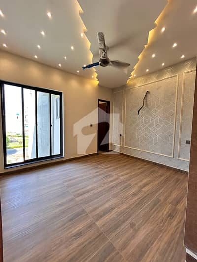 5 MARLA REASONABLE HOUSE FOR RENT IN LACK CITY LAHORE