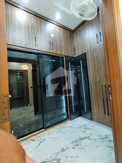 3.5 MARLA BRAND NEW TRIPLE STORY HOUSE FOR SALE