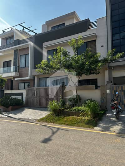 FOR SALE - 5 Marla Beautiful House In Faisal Town Block c* *Location:* Faisal Town Block C - Prime Location