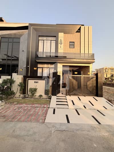 5 Marla Ultramodern House For Sale in A1-Block Central Park housing scheme Lahore 5 Marla Ultramodern House For Sale in A1-Block Central Park housing scheme Lahore