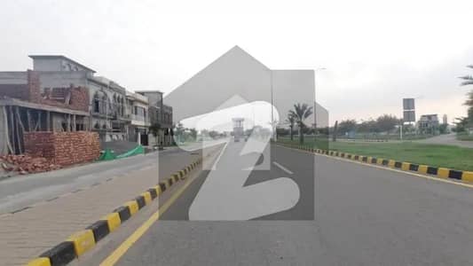 ڈی ایچ اے 9 ٹاؤن ۔ بلاک ڈی ڈی ایچ اے 9 ٹاؤن,ڈیفنس (ڈی ایچ اے),لاہور میں 5 مرلہ رہائشی پلاٹ 1.3 کروڑ میں برائے فروخت۔ ڈی ایچ اے 9 ٹاؤن ۔ بلاک ڈی ڈی ایچ اے 9 ٹاؤن,ڈیفنس (ڈی ایچ اے),لاہور میں 5 مرلہ رہائشی پلاٹ 1.3 کروڑ میں برائے فروخت۔