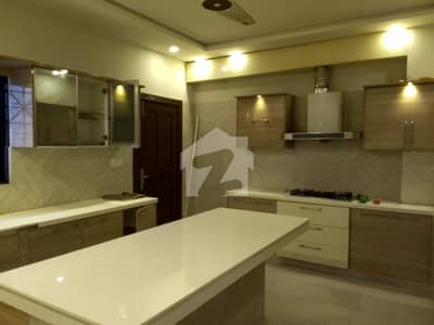 ایف ۔ 11 اسلام آباد میں 5 کمروں کا 1 کنال مکان 6.0 لاکھ میں کرایہ پر دستیاب ہے۔