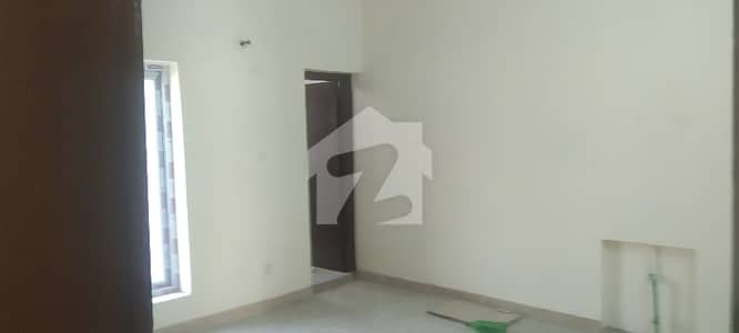 مارگلہ ٹاؤن فیز 2 مارگلہ ٹاؤن,اسلام آباد میں 4 کمروں کا 8 مرلہ مکان 1.5 لاکھ میں کرایہ پر دستیاب ہے۔