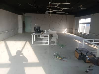 جوہر ٹاؤن لاہور میں 16 مرلہ Studio دفتر 3.75 لاکھ میں کرایہ پر دستیاب ہے۔