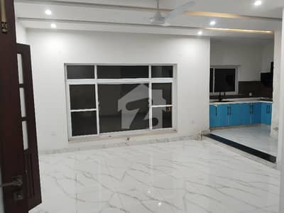 بحریہ ٹاؤن فیز 6 بحریہ ٹاؤن راولپنڈی,راولپنڈی میں 5 کمروں کا 1 کنال مکان 2.9 لاکھ میں کرایہ پر دستیاب ہے۔