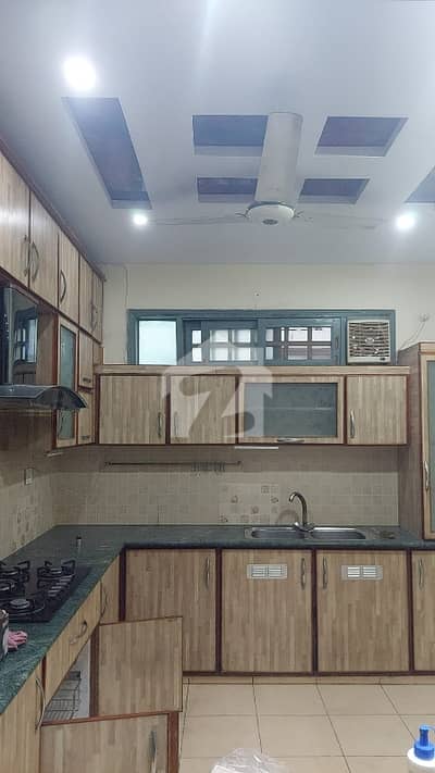 *Gulshan-E-Iqbal Block 4 - Portion For Rent*