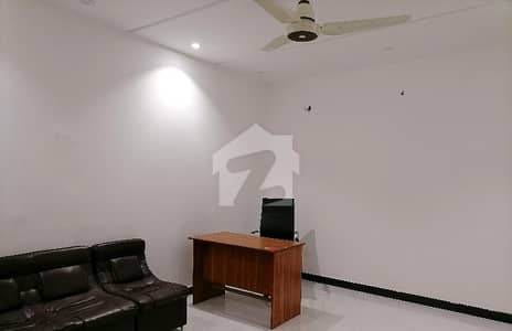 گارڈن ٹاؤن لاہور میں 8 مرلہ دفتر 3.0 لاکھ میں کرایہ پر دستیاب ہے۔