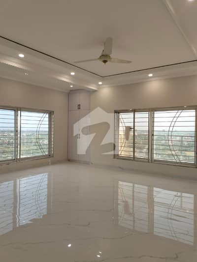 Luxury Unfurnished 4 Bedroom Apartment Available For Rent In E-11/4 Near F-11