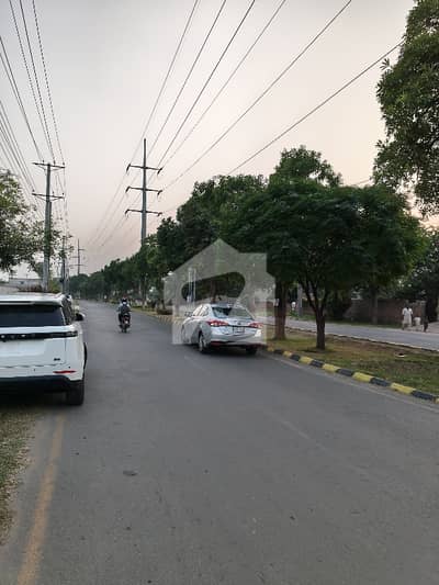 20 MARLA CORNER PLOT FOR SALE MAIN COLLEGE ROAD LAHORE 20 MARLA CORNER PLOT FOR SALE MAIN COLLEGE ROAD LAHORE