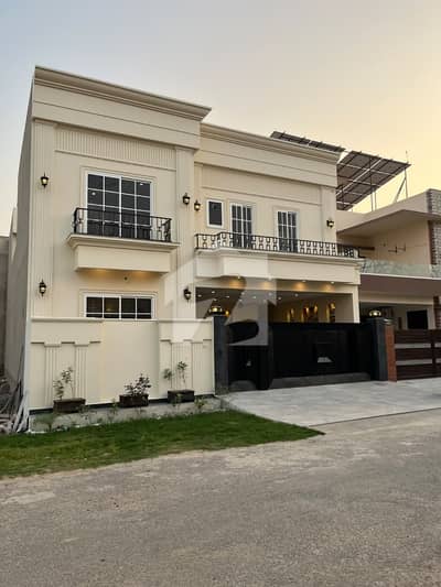 10 Marla Classical Design Brand New House