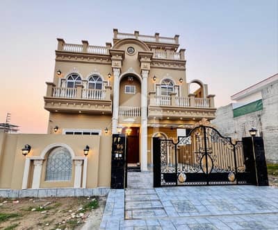 سٹی ہاؤسنگ سوسائٹی گوجرانوالہ میں 5 کمروں کا 10 مرلہ مکان 4.25 کروڑ میں برائے فروخت۔