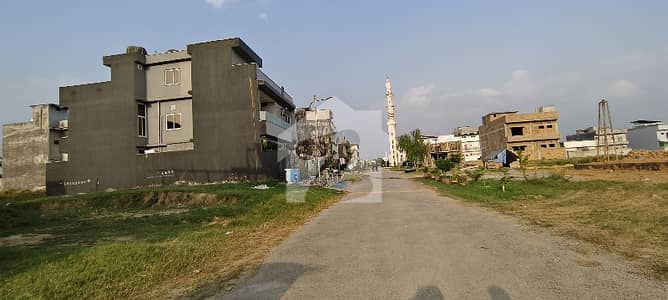 ایم پی سی ایچ ایس ۔ بلاک ایف ایم پی سی ایچ ایس ۔ ملٹی گارڈنز,بی ۔ 17,اسلام آباد میں 7 مرلہ رہائشی پلاٹ 1.4 کروڑ میں برائے فروخت۔