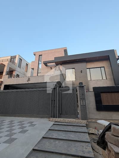 1 Kanal Brand New House Available For Rent