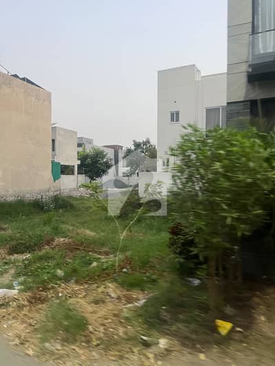 ڈی ایچ اے فیز 8 - بلاک زیڈ 4 ڈی ایچ اے فیز 8,ڈی ایچ اے ڈیفینس,لاہور میں 5 مرلہ رہائشی پلاٹ 94.0 لاکھ میں برائے فروخت۔