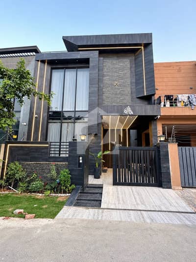 5 MARLA MODERN HOUSE FOR SALE IN DHA 9 TOWN. 5 MARLA MODERN HOUSE FOR SALE IN DHA 9 TOWN.