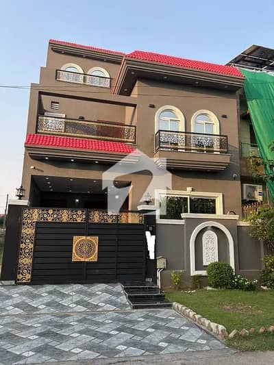 5 Marla Like New Good Location House For Sale In DD Block Bahria Town Lahore
