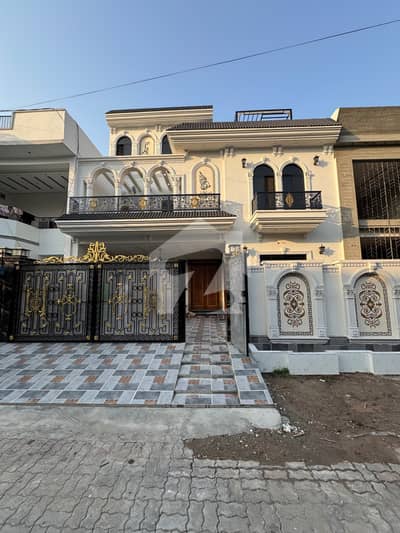 10 Marla Brand New Luxurious House For Sale In Maraghzar Colony