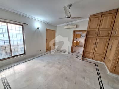 1 Kanal House In F-7 For rent At Good Location