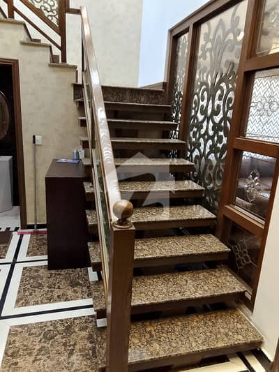 ڈی ایچ اے فیز 8 سابقہ ایئر ایوینیو ڈی ایچ اے فیز 8,ڈی ایچ اے ڈیفینس,لاہور میں 4 کمروں کا 10 مرلہ مکان 3.5 لاکھ میں کرایہ پر دستیاب ہے۔