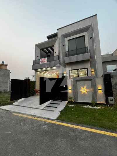FACING PARK 5 MARLA NEW DOUBLE STOREY HOUSE FOR SALE IN PARK VIEW CITY